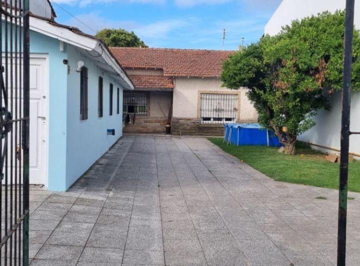 Casa · 200m² · 6 Ambientes · 2 Cocheras
