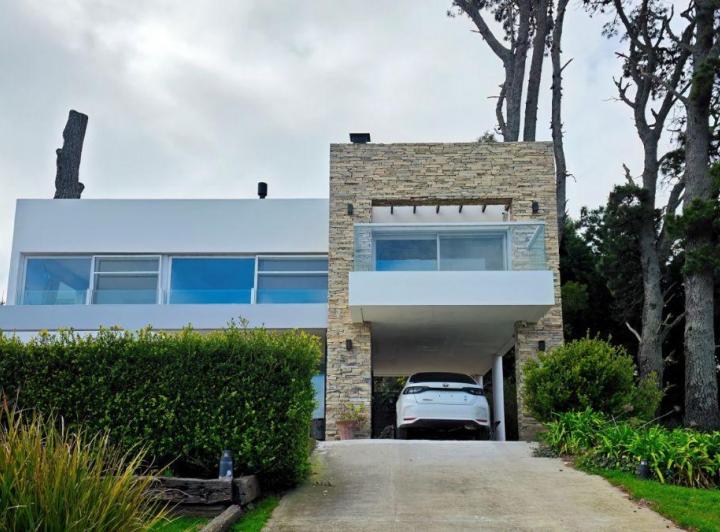 Casa · 225m² · 4 Ambientes · 1 Cochera