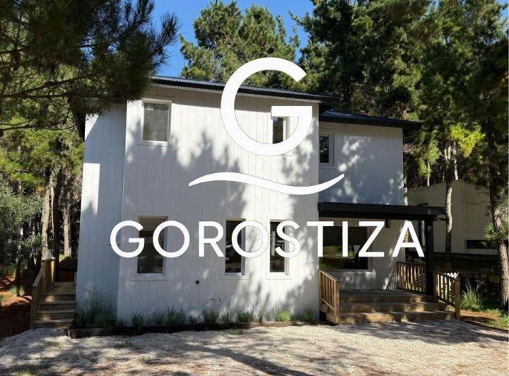 Casa · 180m² · 5 Ambientes