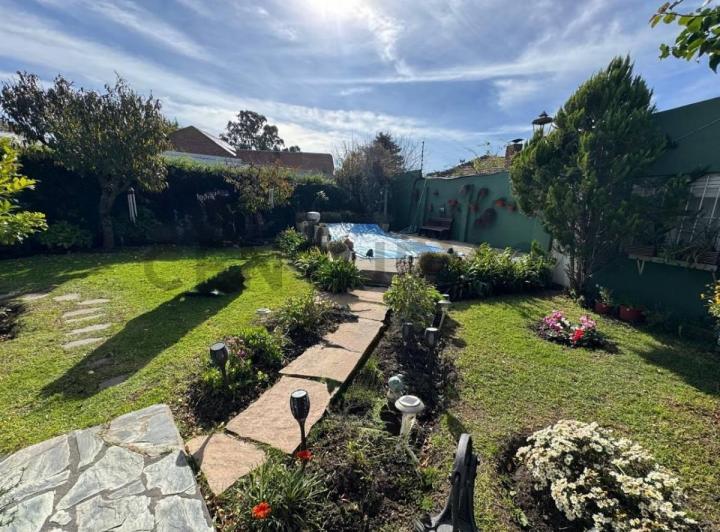 Casa · 330m² · 4 Ambientes