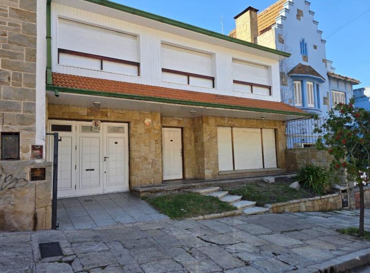 Casa · 251m² · 3 Dormitorios · 1 Cochera