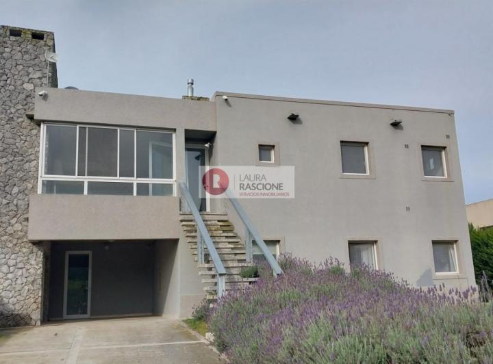 Casa · 1000m² · 9 Dormitorios · 1 Cochera