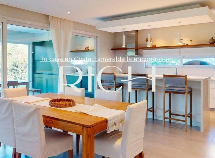 Casa · 266m² · 5 Ambientes · 2 Cocheras
