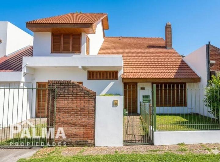 Casa · 183m² · 5 Ambientes · 1 Cochera