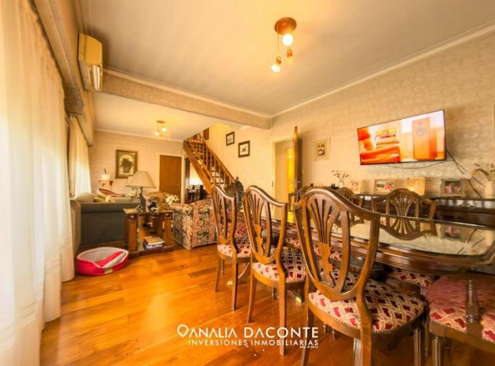 Casa · 190m² · 5 Ambientes · 3 Cocheras