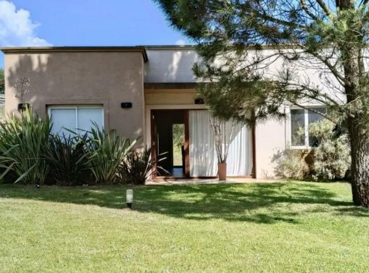 Casa · 130m² · 5 Ambientes · 4 Cocheras