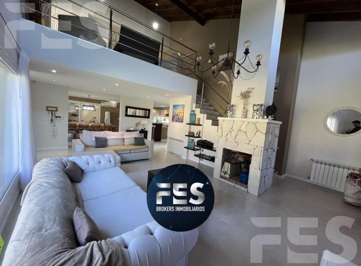 Casa · 774m² · 5 Ambientes · 1 Cochera
