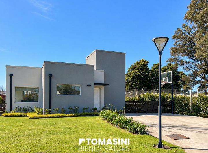 Casa · 135m² · 4 Ambientes · 1 Cochera