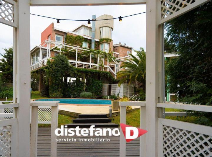 Casa · 397m² · 4 Ambientes · 1 Cochera