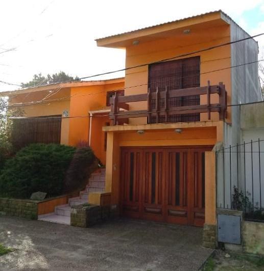 Casa · 180m² · 5 Ambientes · 2 Cocheras