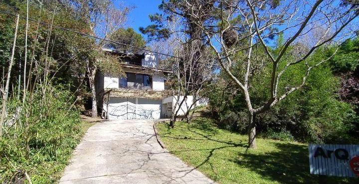 Casa · 245m² · 7 Ambientes · 2 Cocheras