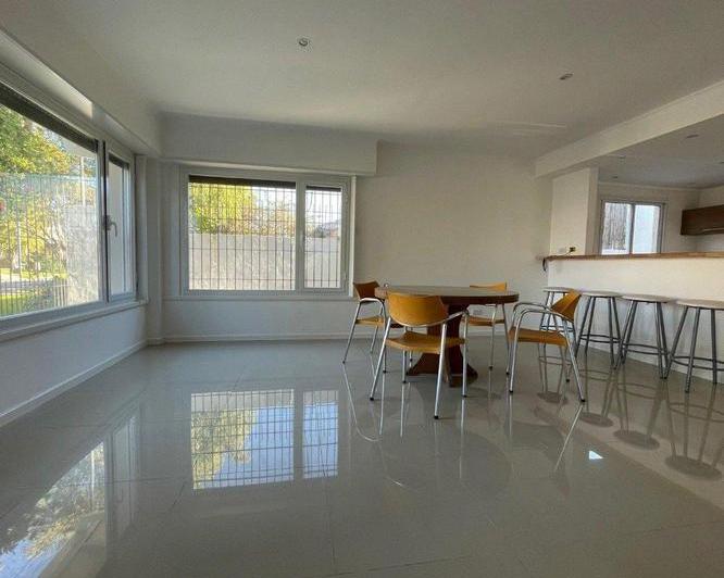 Casa · 145m² · 4 Ambientes · 1 Cochera