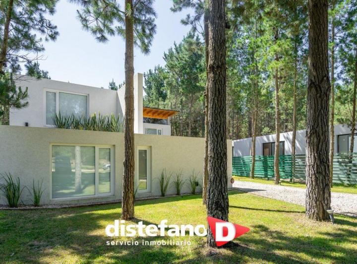 Casa · 200m² · 5 Ambientes · 1 Cochera