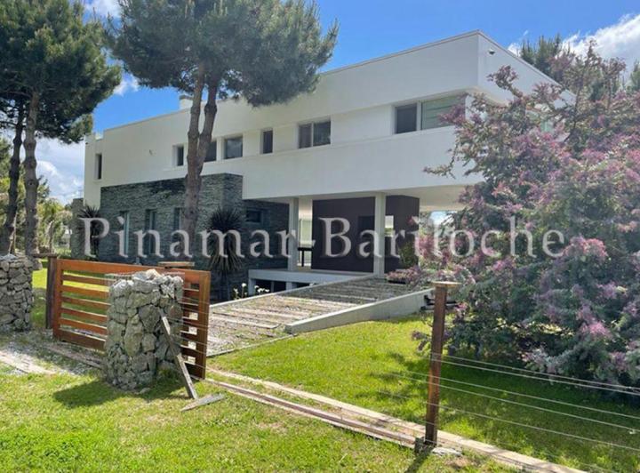 Casa · 450m² · 6 Ambientes