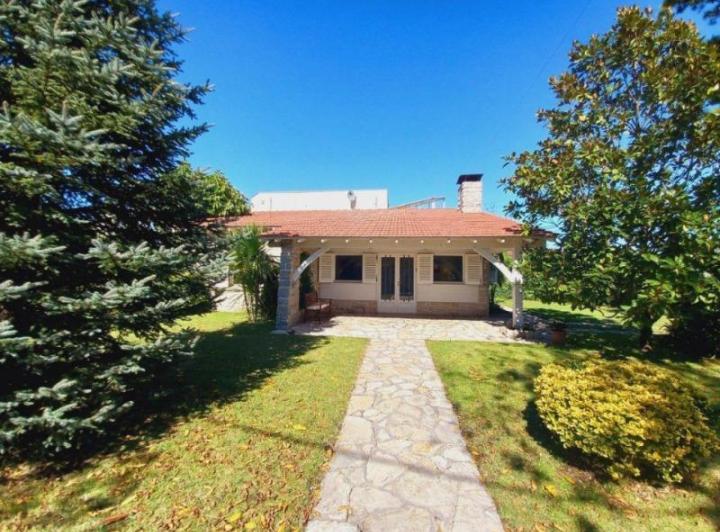 Casa · 254m² · 4 Ambientes · 1 Cochera