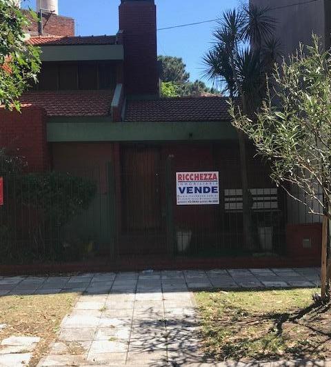 Casa · 100m² · 4 Ambientes · 1 Cochera