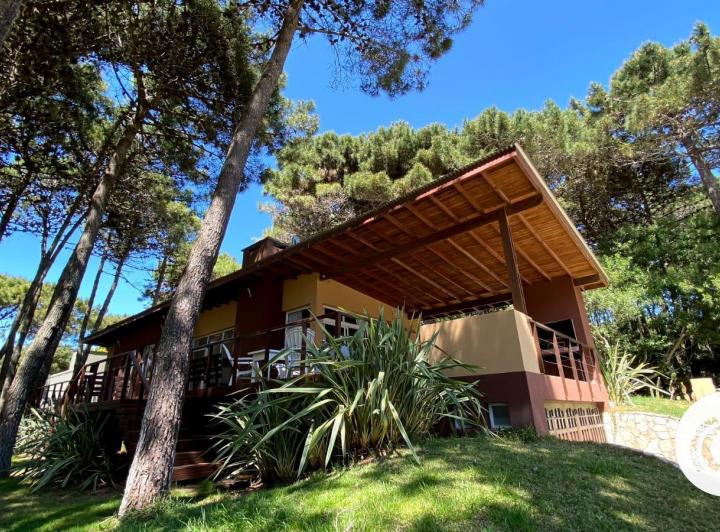 Casa · 180m² · 5 Ambientes · 2 Cocheras