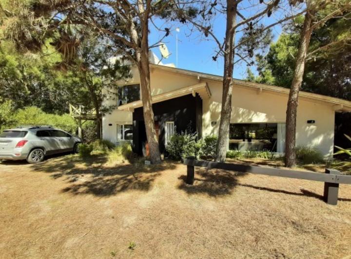 Casa · 200m² · 5 Ambientes · 1 Cochera