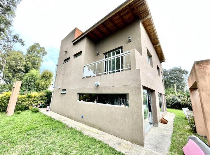 Casa · 427m² · 4 Ambientes · 2 Cocheras
