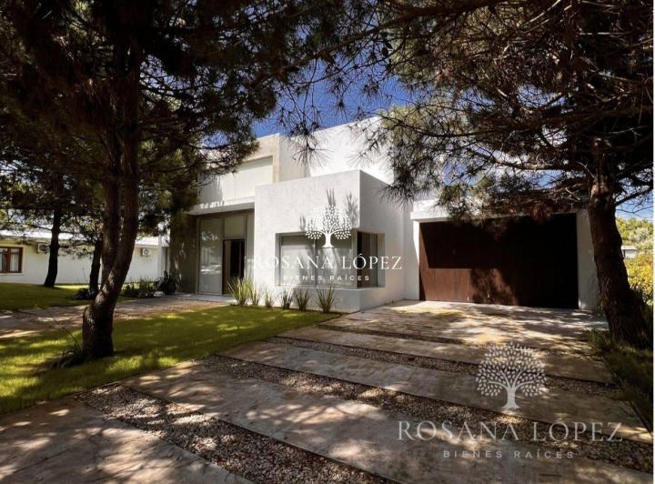 Casa · 280m² · 5 Ambientes · 1 Cochera