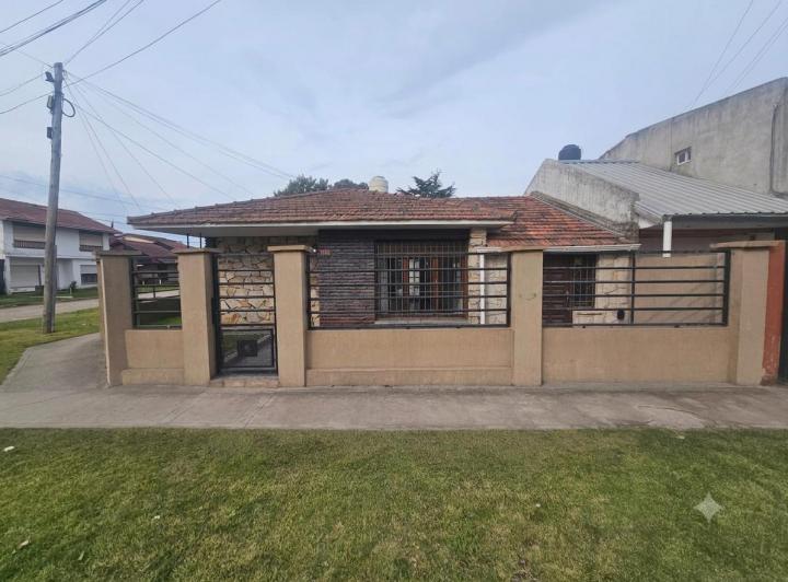 Casa · 120m² · 4 Ambientes · 3 Cocheras