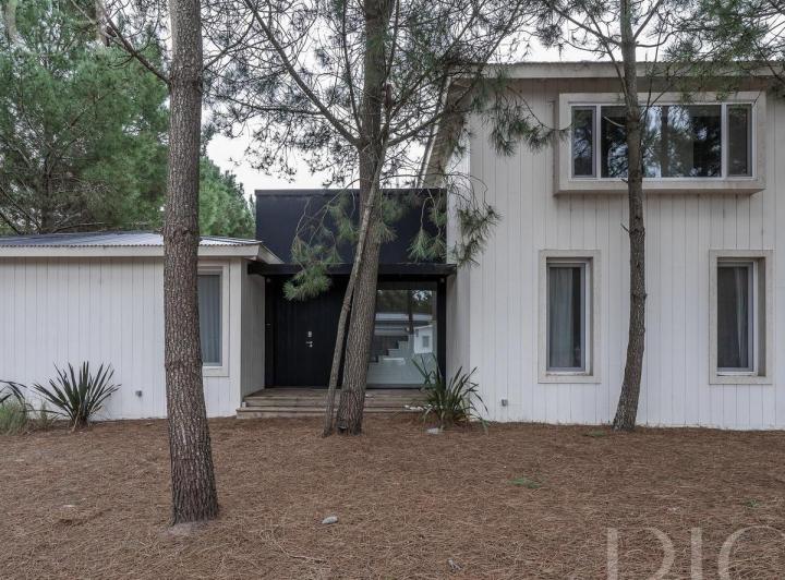 Casa · 220m² · 6 Ambientes