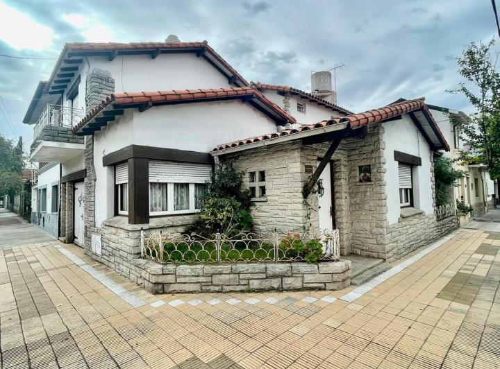 Casa · 164m² · 4 Dormitorios · 1 Cochera