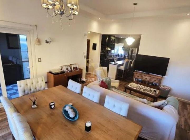 Casa · 90m² · 4 Ambientes · 2 Cocheras