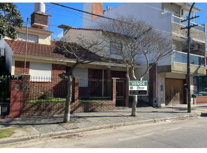 Casa · 130m² · 4 Ambientes · 2 Cocheras