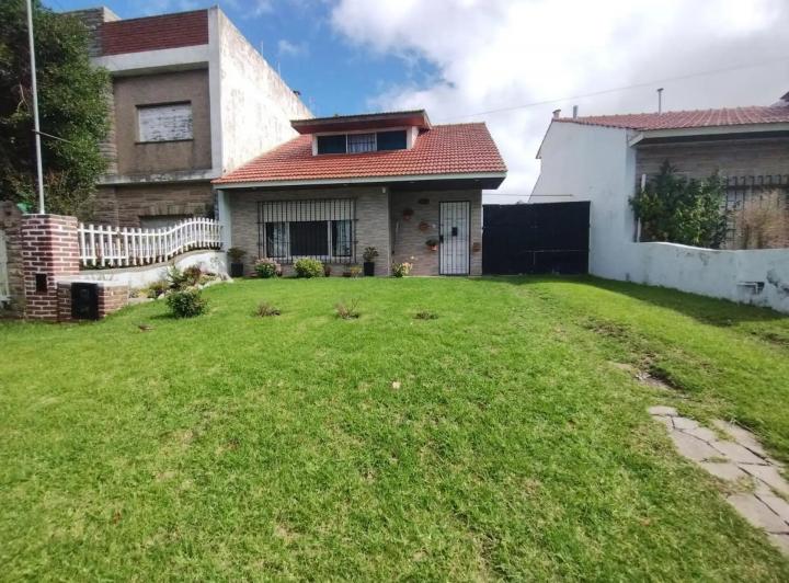 Casa · 80m² · 4 Ambientes · 1 Cochera