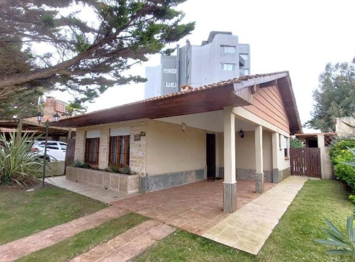 Casa · 10827m² · 4 Ambientes · 1 Cochera