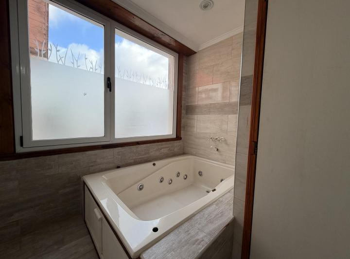 Casa · 285m² · 5 Ambientes · 6 Cocheras