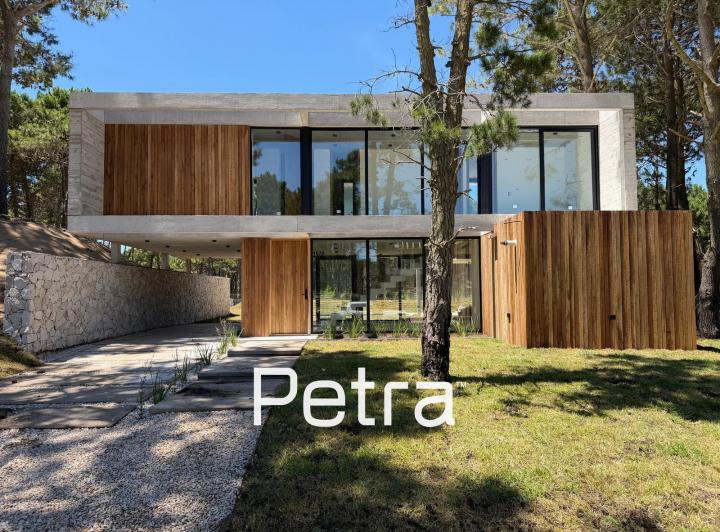 Casa · 700m² · 4 Ambientes · 1 Cochera