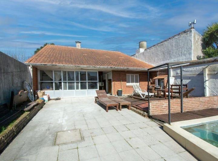 Casa · 220m² · 4 Ambientes · 10 Cocheras