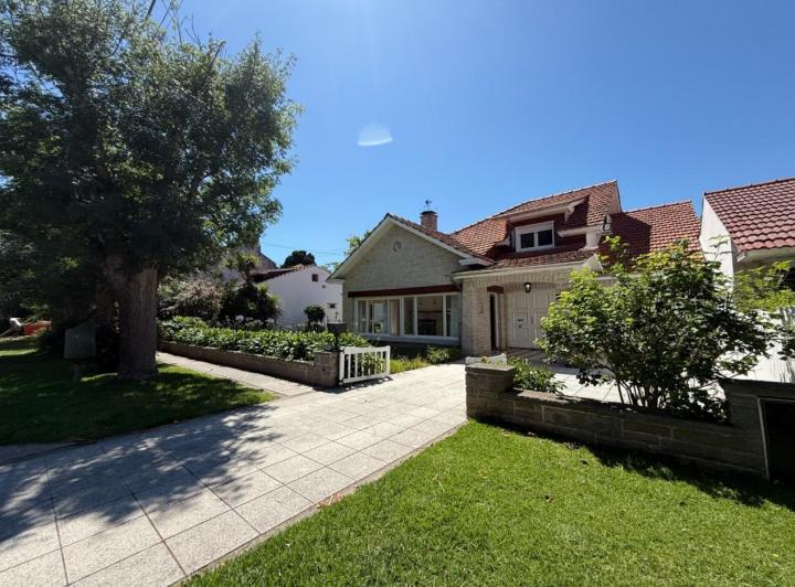 Casa · 344m² · 3 Ambientes · 1 Cochera