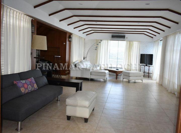 Casa · 491m² · 9 Ambientes · 3 Cocheras