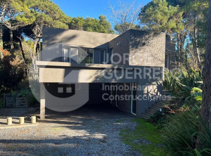Casa · 376m² · 5 Dormitorios