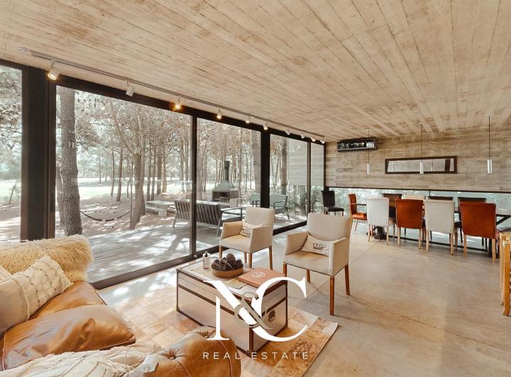 Casa · 189m² · 5 Ambientes · 2 Cocheras
