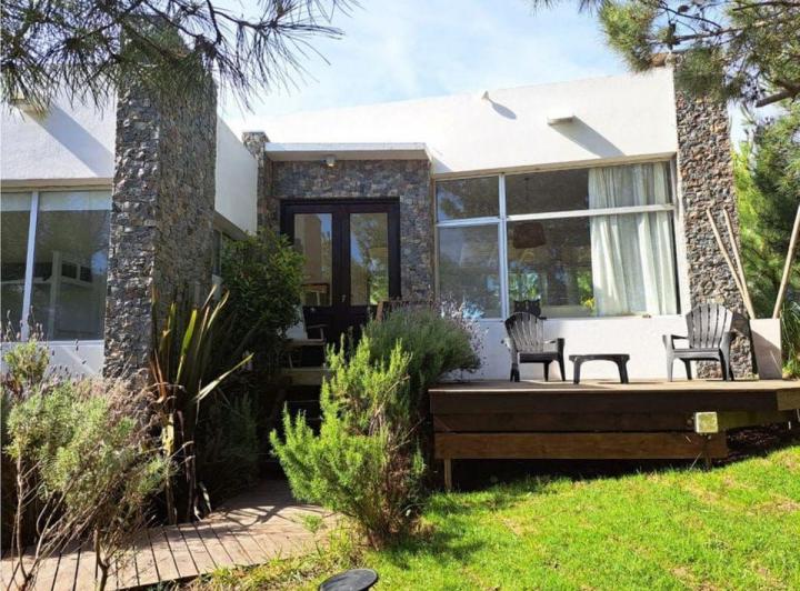 Casa · 180m² · 5 Ambientes · 2 Cocheras