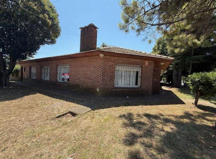 Casa · 200m² · 4 Ambientes · 3 Cocheras