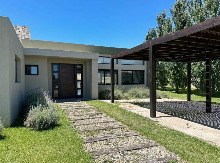 Casa · 170m² · 5 Ambientes · 1 Cochera
