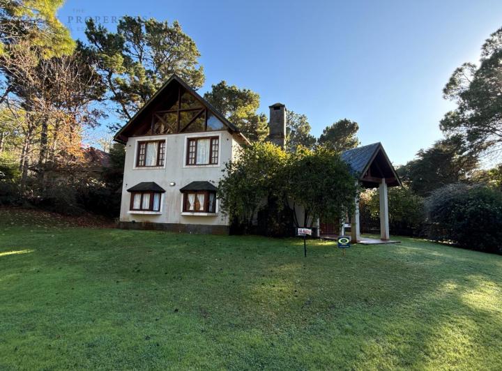 Casa · 280m² · 6 Ambientes · 2 Cocheras