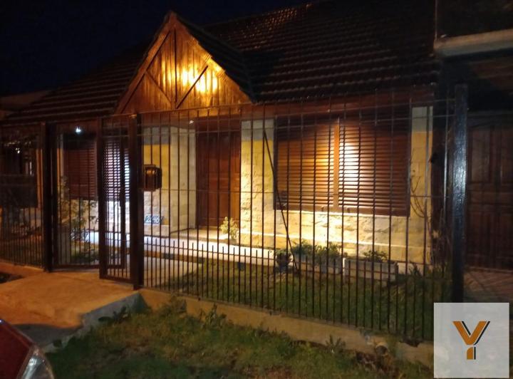 Casa · 200m² · 4 Ambientes · 3 Cocheras
