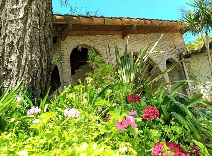 Casa · 350m² · 9 Ambientes · 1 Cochera