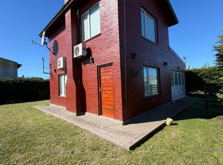 Casa · 198m² · 3 Ambientes · 1 Cochera