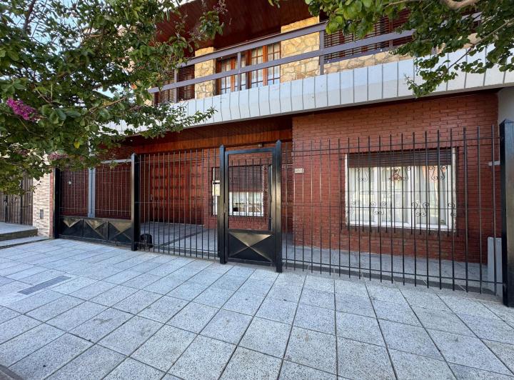 Casa · 652m² · 7 Ambientes · 1 Cochera