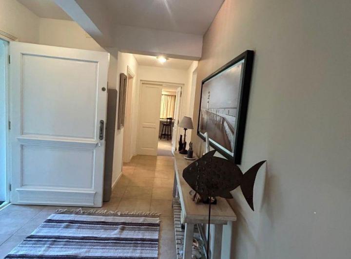 Casa · 300m² · 6 Ambientes · 1 Cochera