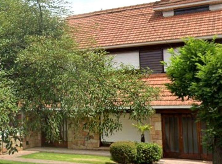 Casa · 232m² · 5 Ambientes · 2 Cocheras