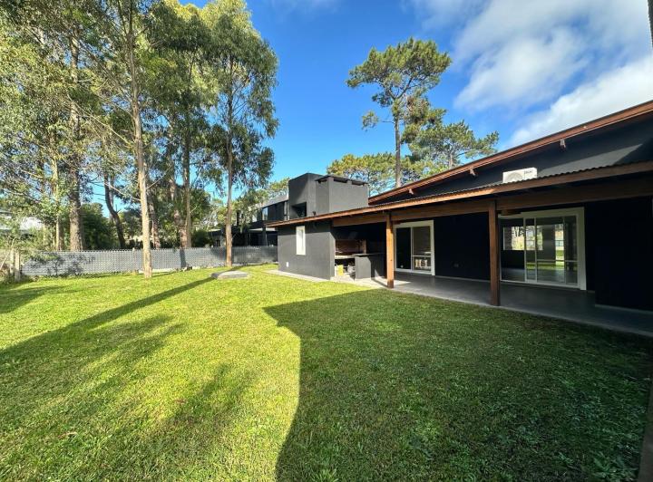 Casa · 192m² · 4 Ambientes · 1 Cochera