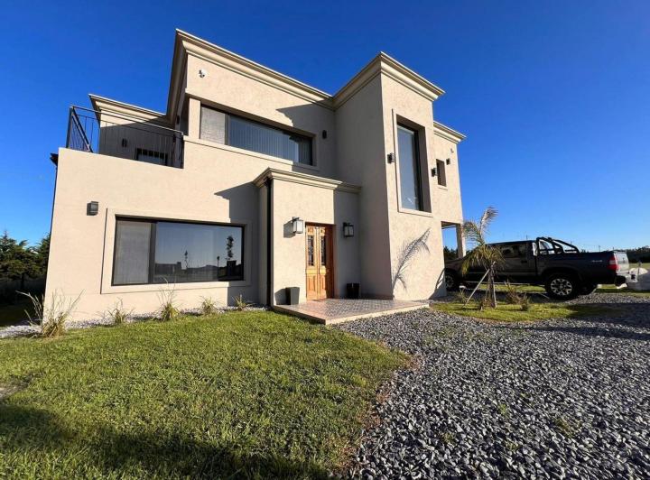 Casa · 200m² · 4 Ambientes